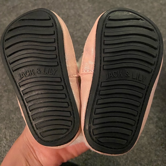 Jack & Lily baby booties - Picture 2 of 3